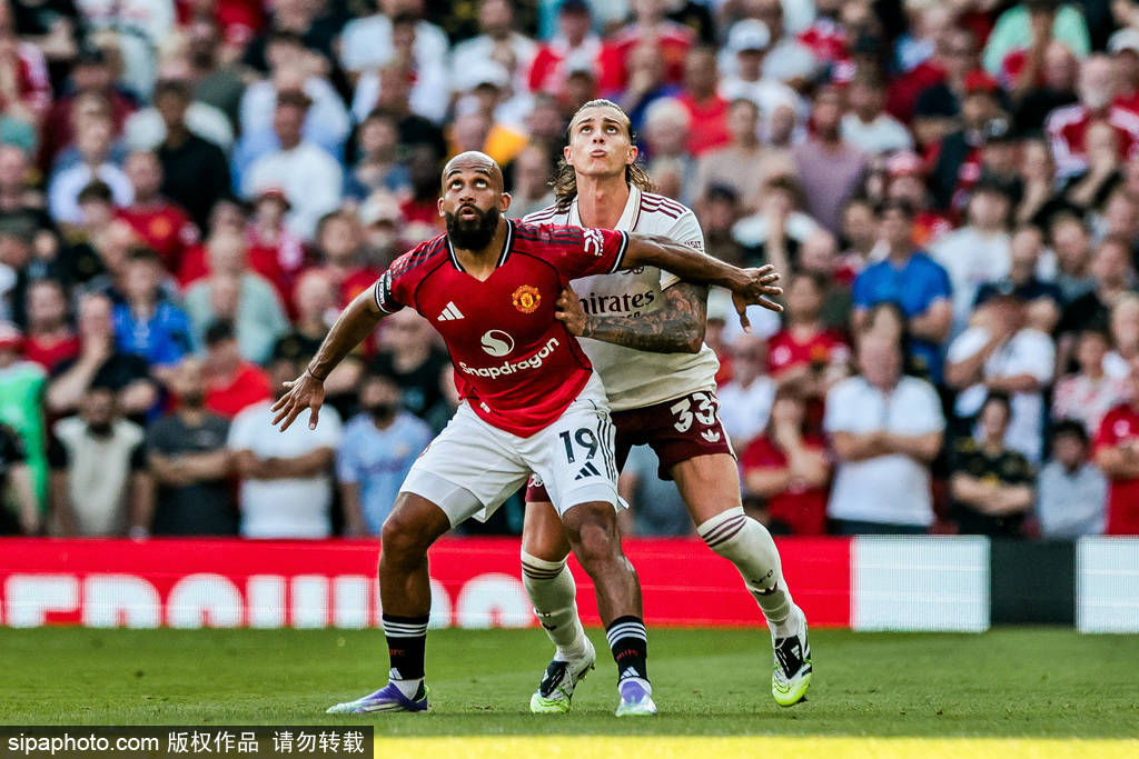 MILAN-海滨黑豹队对阵闽南鲸鲨队，摩托车赛大奖赛读秒绝平，门将神扑救主——赛后更衣室沸腾的简单介绍