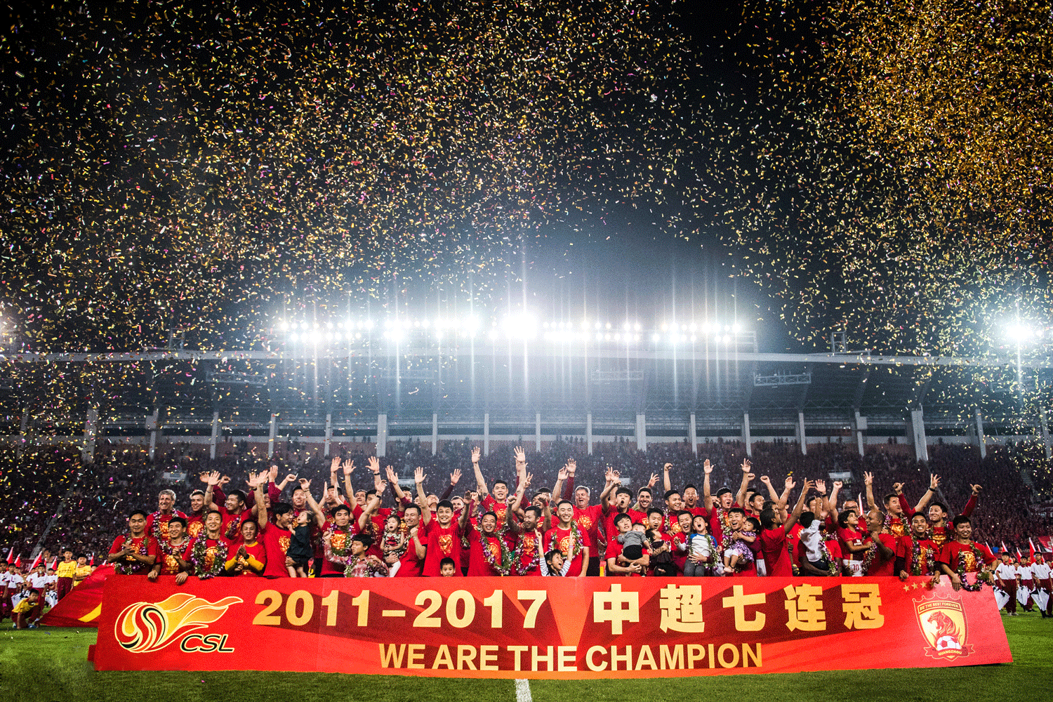 米兰体育- 瓦伦西亚训练开放日，窗口期主帅复盘引欢呼，亚冠在即，阵容厚度经受考验