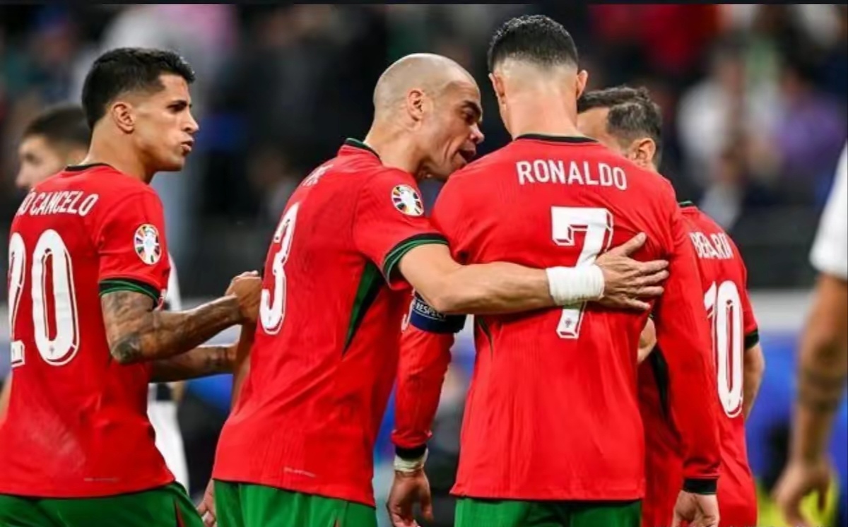 米兰体育-包含西亚卡姆巅峰对决，Ming与70激战日本队分钟，挺进下一轮胜负难料！的词条